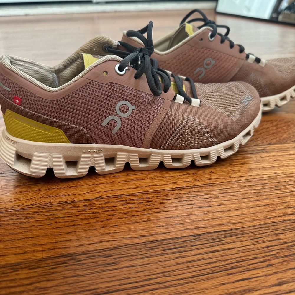 On Running Women’s Mauve Running Shoes